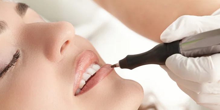 Permanentný make-up pier alebo obočia