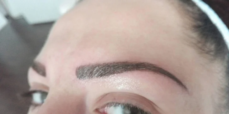 Permanentný make-up pier alebo obočia
