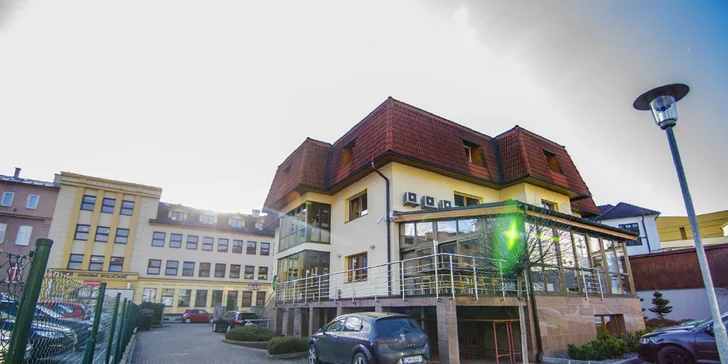 Steak z bravčovej panenky s omáčkou a opekanými zemiakmi