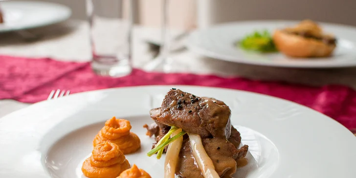 Trojchodové menu s fľašou sektu pre 2 osoby