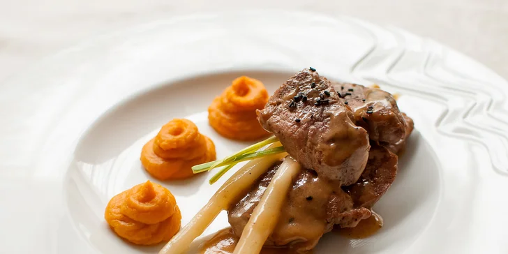 Trojchodové menu s fľašou sektu pre 2 osoby