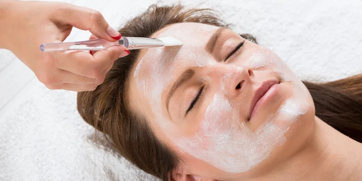 Získajte krásnu a jemnú pleť: Mikrodermabrázia alebo chemický peeling