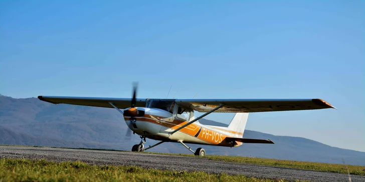 Let lietadlom Cessna 150 alebo Viper SD4 s možnosťou pilotovania na skúšku