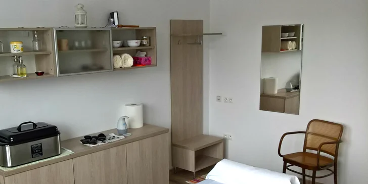 Relaxačná, rumová alebo kokosová masáž či bankovanie
