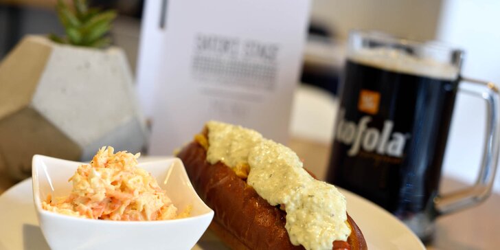 Cheddar Hot dog alebo Corn ´n´ bacon Hot dog aj s Kofolou