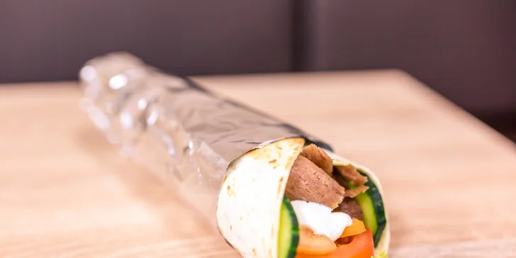 Teľací kebab alebo vegetariánsky falafel v centre mesta