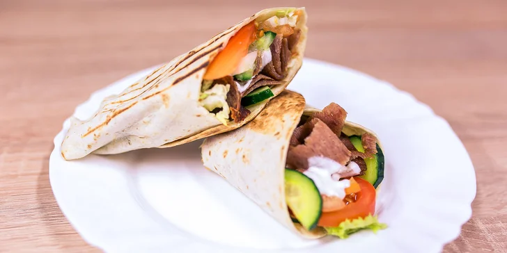 Teľací kebab alebo vegetariánsky falafel v centre mesta