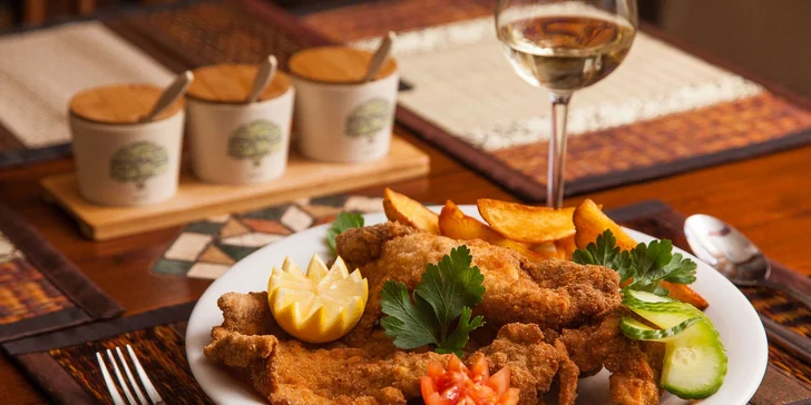 Rumcajsov srnčí guláš alebo pravý teľací rezeň (Wiener Schnitzel)