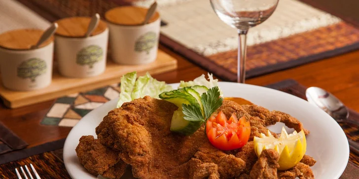 Rumcajsov srnčí guláš alebo pravý teľací rezeň (Wiener Schnitzel)