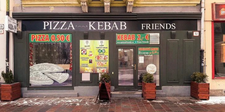 Teľací kebab alebo vegetariánsky falafel v centre mesta