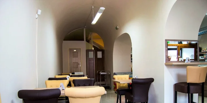 Teľací kebab alebo vegetariánsky falafel v centre mesta