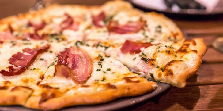 Pizza z pravej pece