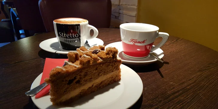 Espresso či cappuccino s koláčikom