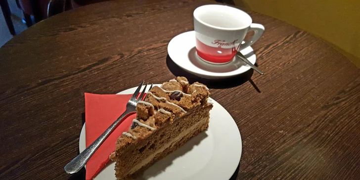 Espresso či cappuccino s koláčikom