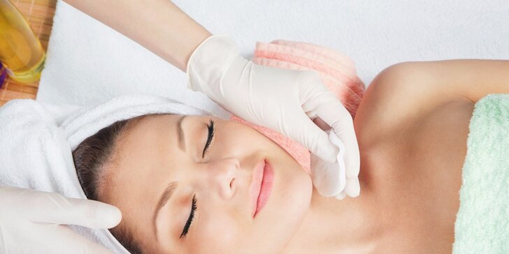 Regeneračné ošetrenie pleti s masážou tváre a dekoltu a úpravou obočia