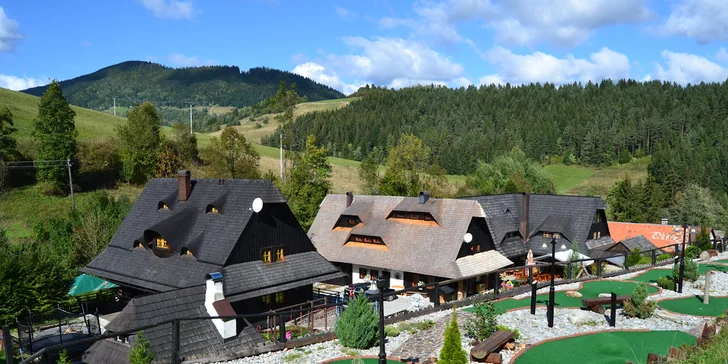 Dovolenka v krásnom prostredí Národného parku Malá Fatra pri Terchovej v dreveniciach Jánošíkov dvor so saunou a minigolfom