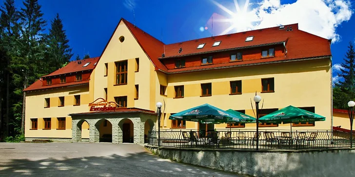 Jarné wellness rozmaznávanie s pivným či vinným kúpeľom v Beskydoch