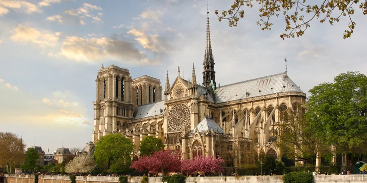 Klenot menom Paríž, krása zámku Versailles a Disneyland