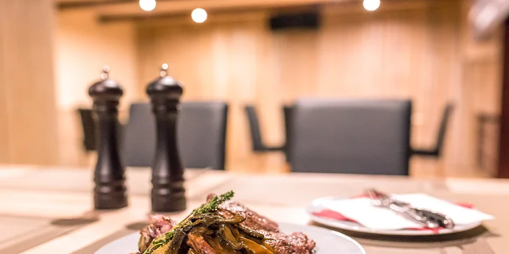 Steak jak švet! Pravý hovädzí rib eye steak s opekanými zemiakmi