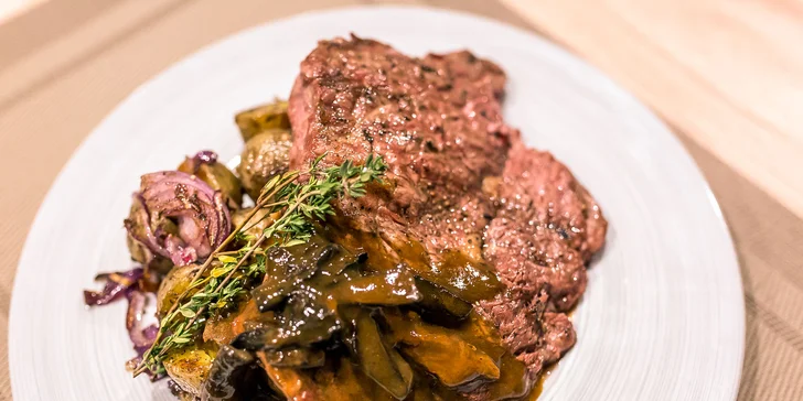 Steak jak švet! Pravý hovädzí rib eye steak s opekanými zemiakmi