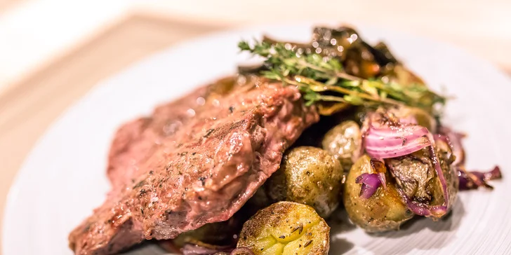 Steak jak švet! Pravý hovädzí rib eye steak s opekanými zemiakmi