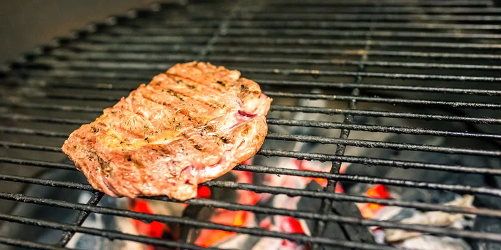 Steak jak švet! Pravý hovädzí rib eye steak s opekanými zemiakmi