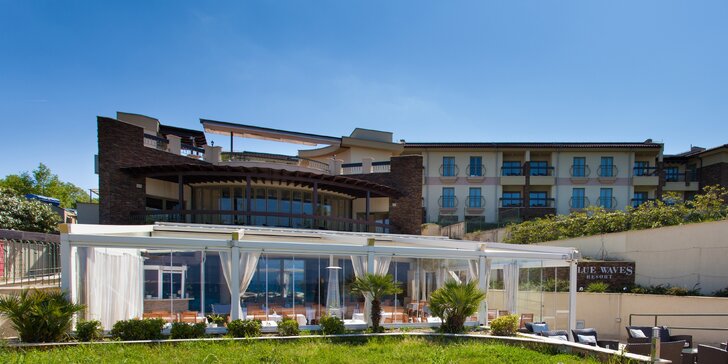 Blue Waves Resort**** v Chorvátsku na ostrove Krk: hotel so súkromnou plážou