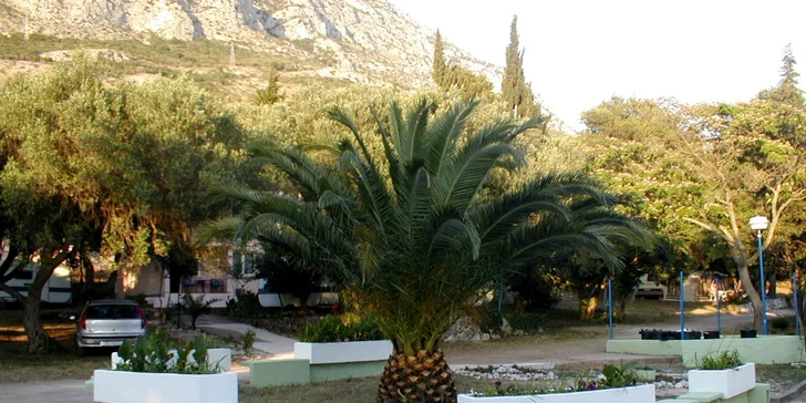 Letná pohoda v letovisku Makarska Riviéra s polpenziou
