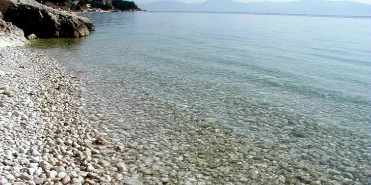Letná pohoda v letovisku Makarska Riviéra s polpenziou