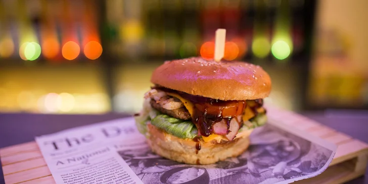 Texas burger s hranolčekmi pre milovníkov chutnej klasiky