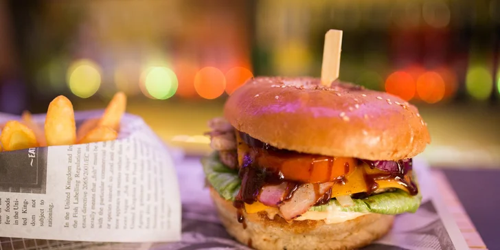 Texas burger s hranolčekmi pre milovníkov chutnej klasiky