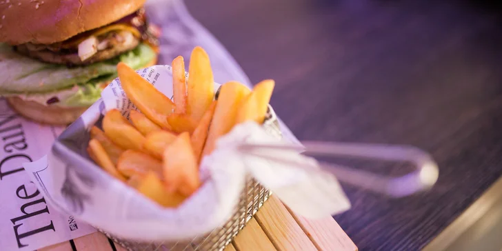 Texas burger s hranolčekmi pre milovníkov chutnej klasiky