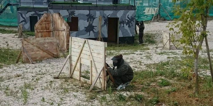 Poďte hrať PAINTBALL! 2 hodiny aj s výzbrojou