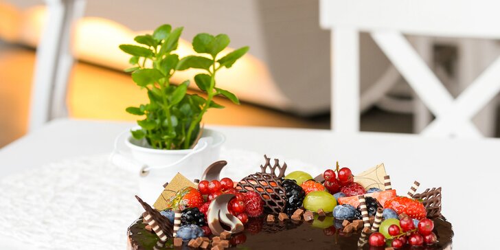 Čokoládovo-malinová či mascarpone jahodová torta