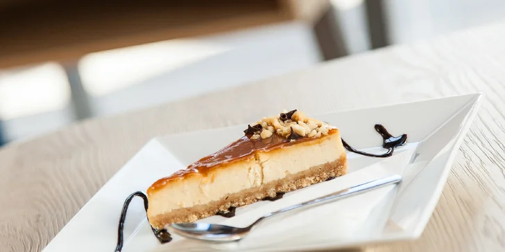 Espresso Trieste s cheesecakom alebo tortou