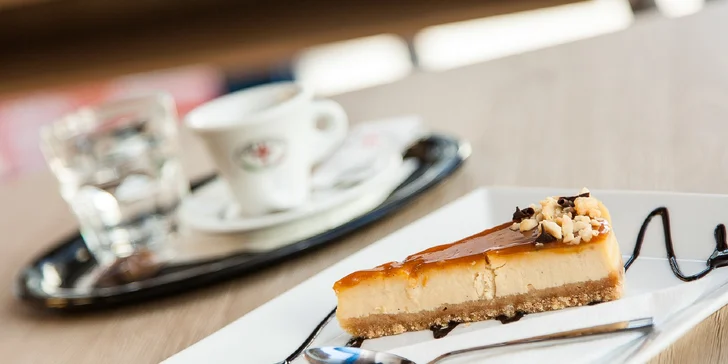 Espresso Trieste s cheesecakom alebo tortou
