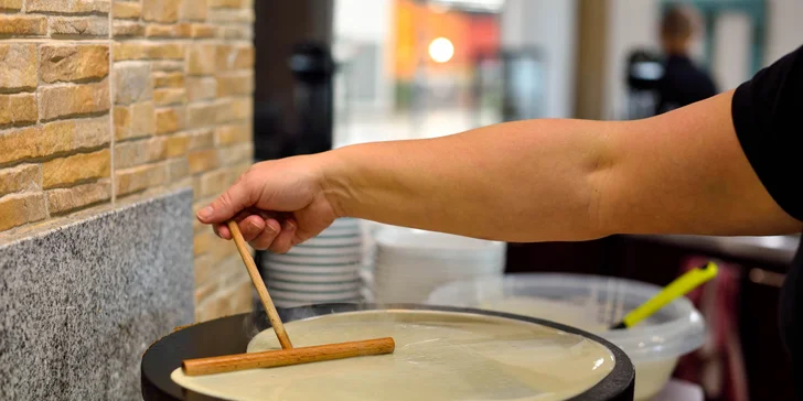 Sladké i slané palacinky s kávou či čajom