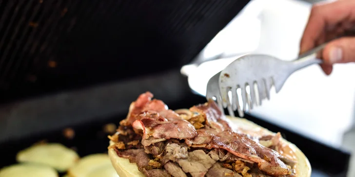 Roastbeef Burger zo 100 % hovädziny v centre mesta