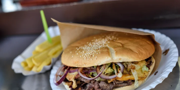 Roastbeef Burger zo 100 % hovädziny v centre mesta