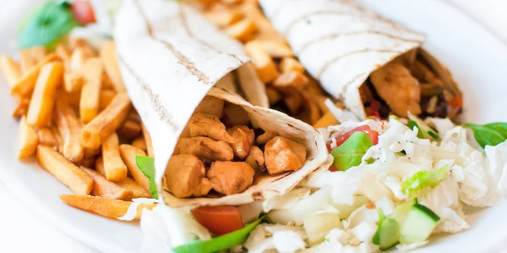Buritto s hranolčekmi a šalátom