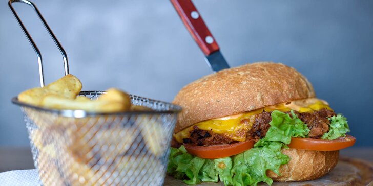 Divinový hambáč či novinka: pulled pork burger