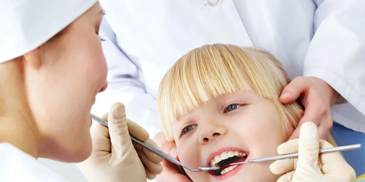 Komplexný vstupný stomatologický balíček alebo dentálna hygiena s pieskovaním