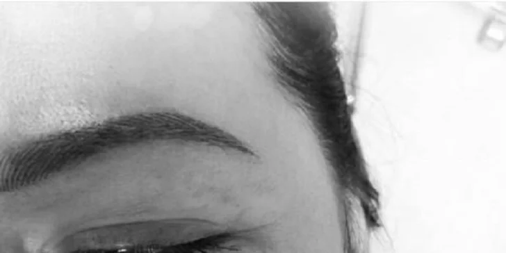 Permanentný make-up obočia alebo pier