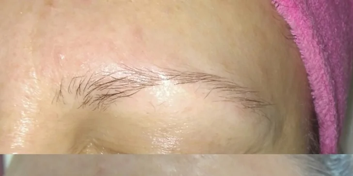 Permanentný make-up obočia alebo pier