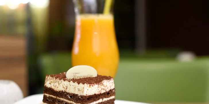 Káva alebo fresh s koláčom, či chutné panini