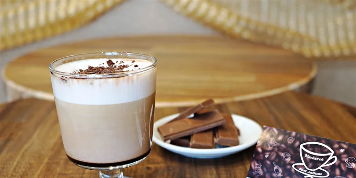 Ochutené latte alebo káva so zákuskom