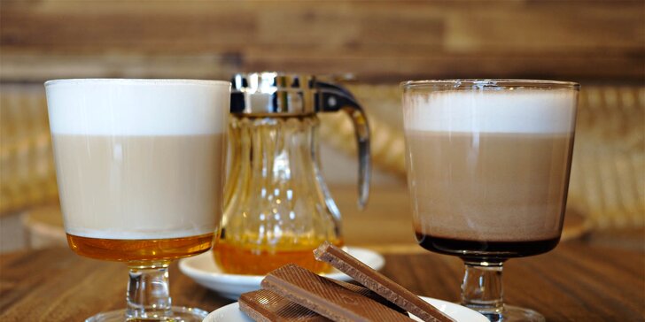 Ochutené latte alebo káva so zákuskom