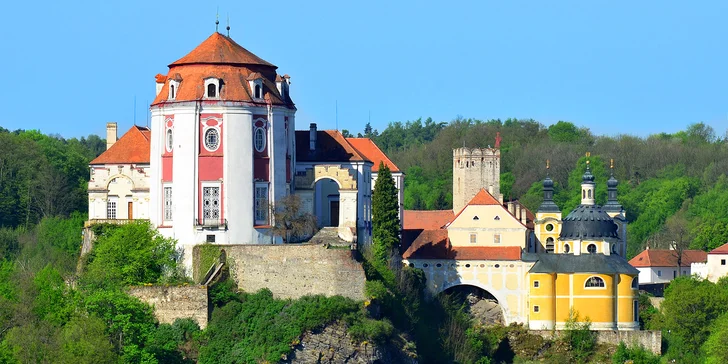 Jarná romantika v Čechách: pobyt a polpenzia pre 2 pod Vranovským zámkom