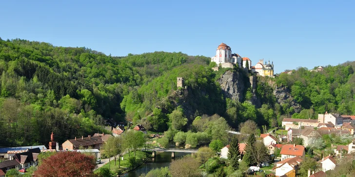 Jarná romantika v Čechách: pobyt a polpenzia pre 2 pod Vranovským zámkom