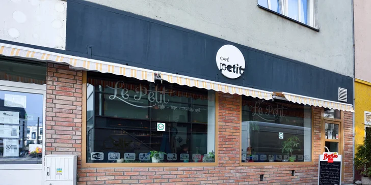 Káva alebo čaj s domácim bezlepkovým cheesecakeom